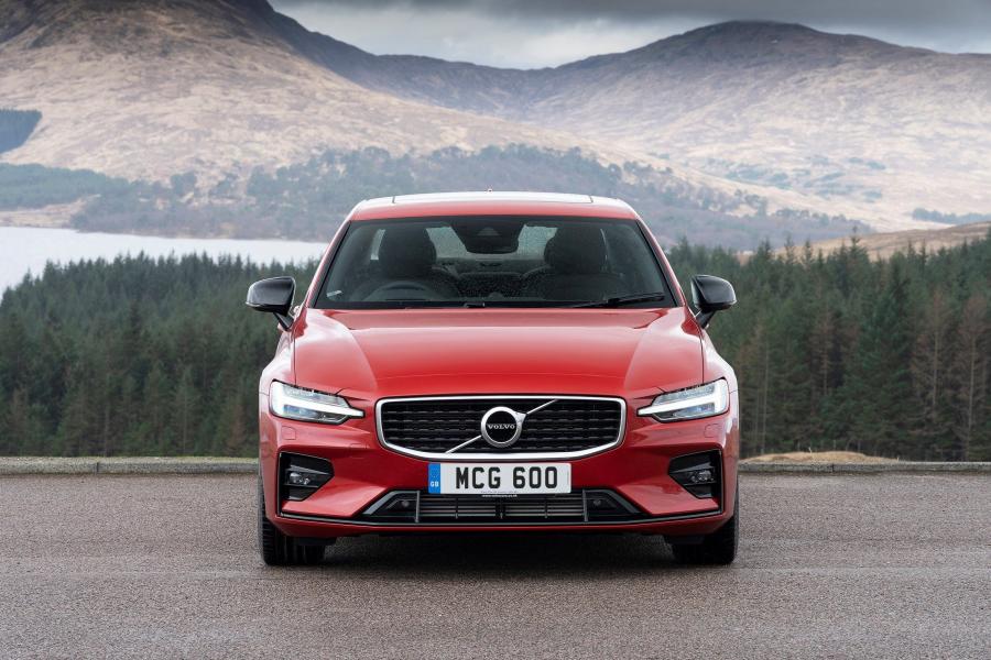  Volvo S60 T5 R-Design 2019 года  (UK) (фото 22 из 40)